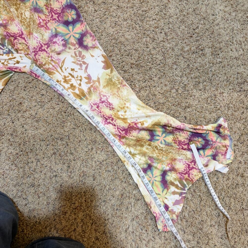 Urban Outfitters Silence + Noise Tina Flared Crop Patterned Floral Flare Pants - Picture 13 of 13